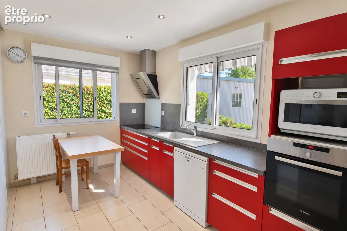 Maison 6 pièce(s) 135 m2 - YZEURE - photo 3