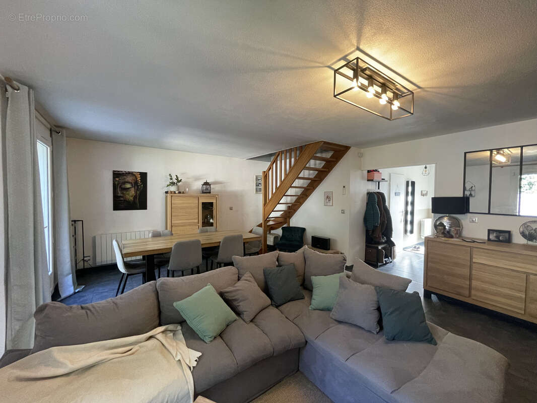 Maison à SIMIANE-COLLONGUE