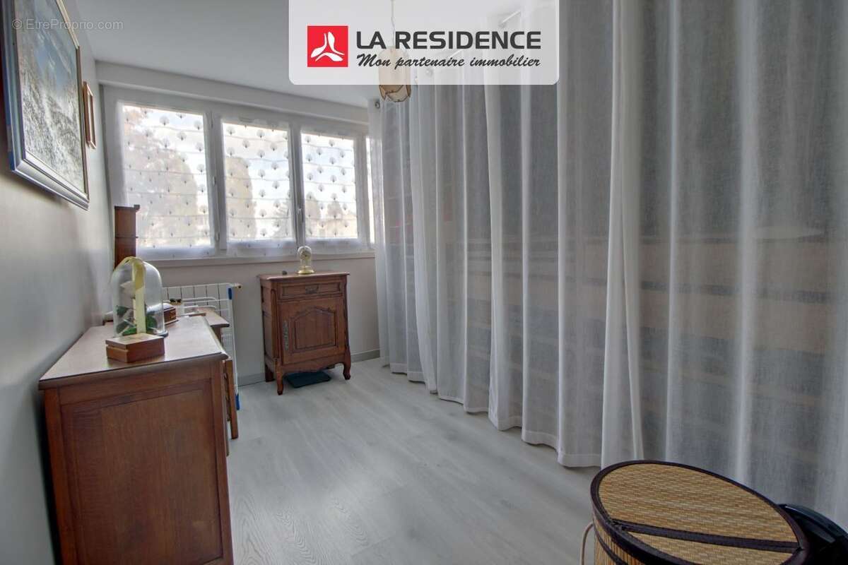 Appartement à LES CLAYES-SOUS-BOIS