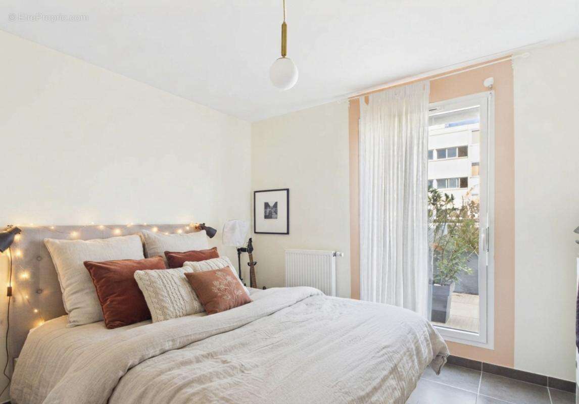 A vendre dernier étage avec climatisation et 50 m2 de terrasse - photo 8