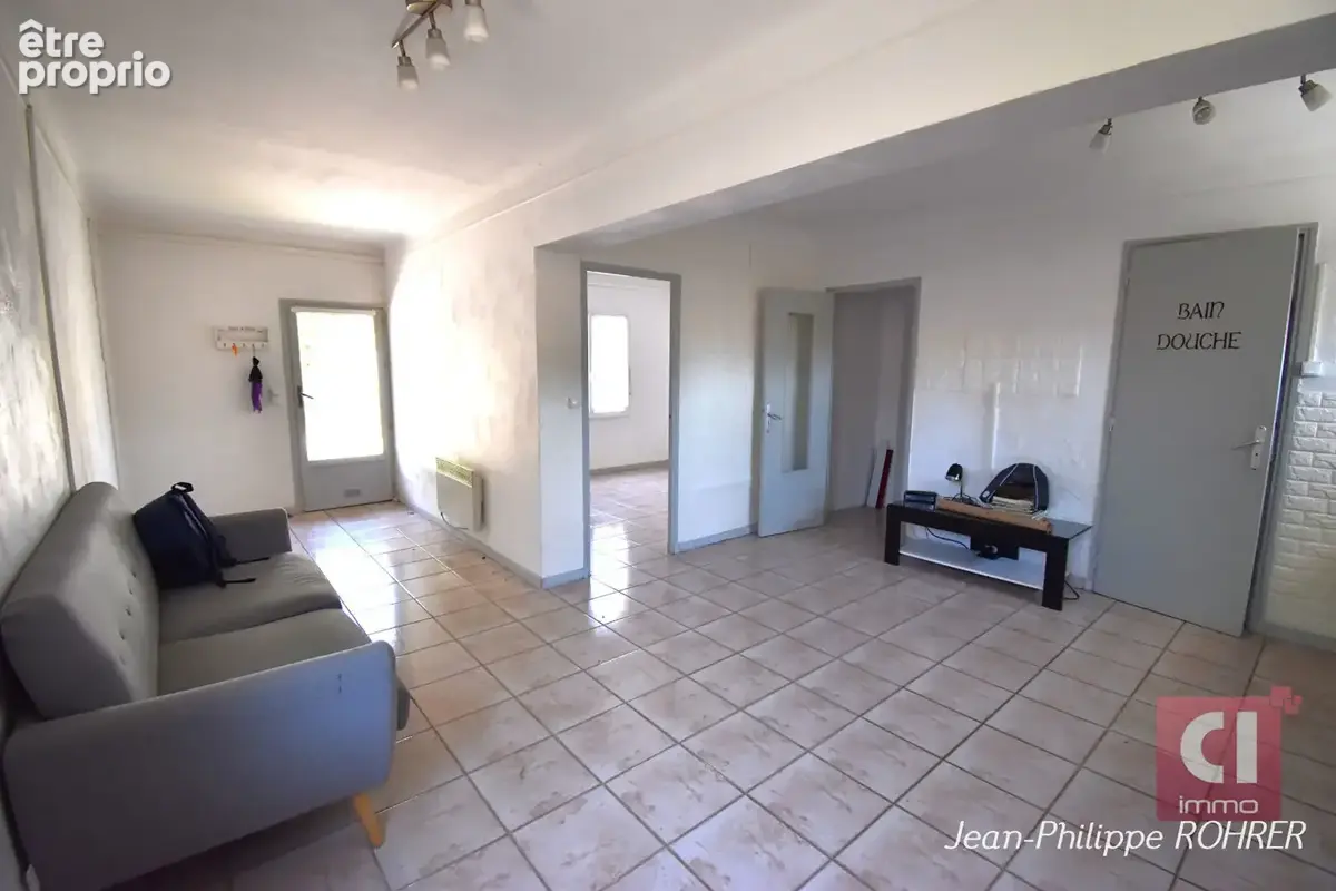 Sainte-anastasie-sur-issole propriété avec 2 dépendances, piscine et garage de 65 m² ? multiples possibilités - photo 4