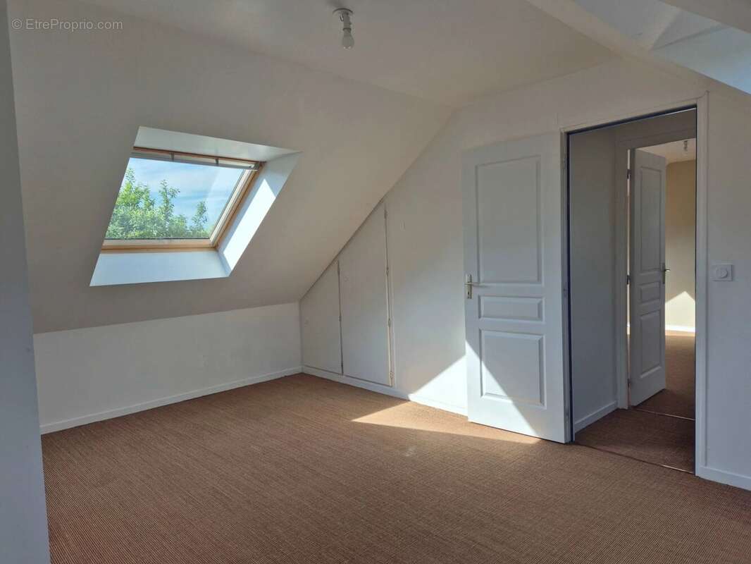 Maison à LE MESNIL-SAINT-DENIS