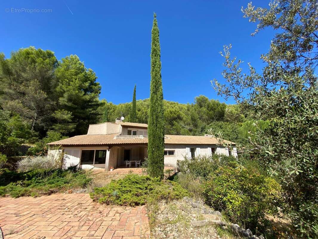 Photo 2 - Maison à LE REVEST-LES-EAUX