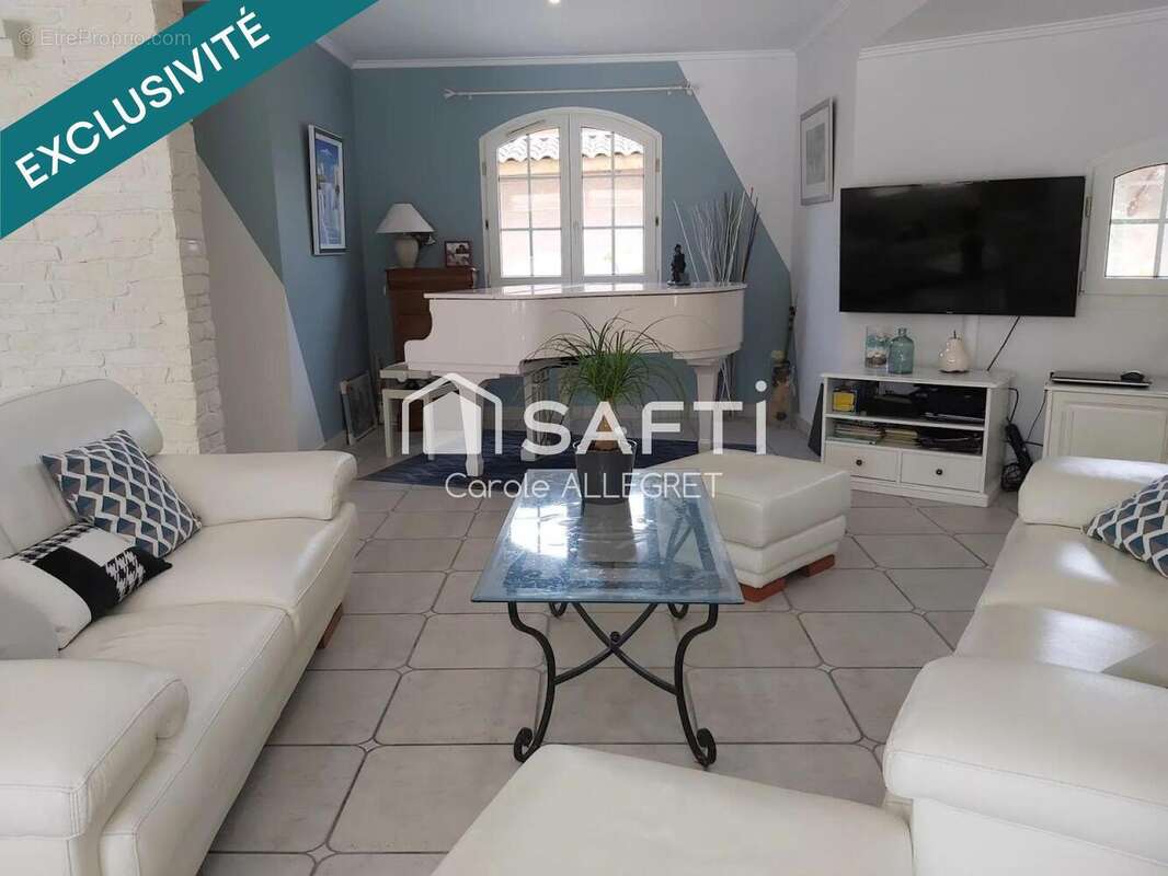 Maison 180 m² à Bourg-Saint-Christophe  - photo 4