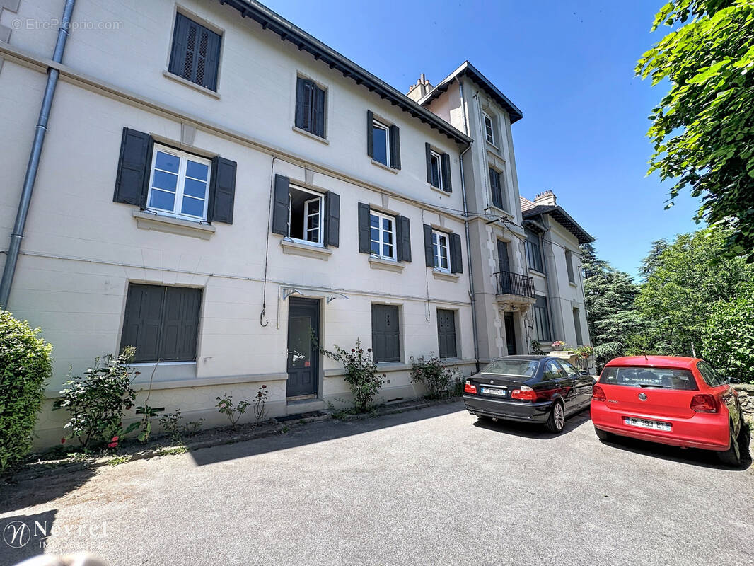 Appartement à SAINT-ETIENNE