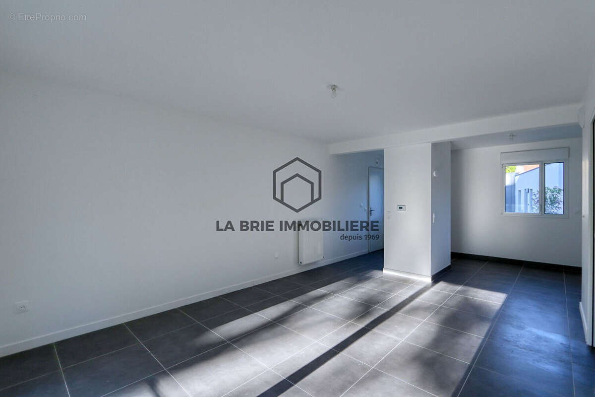 Appartement à RUBELLES