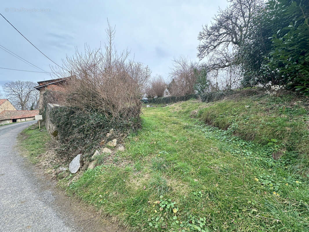 Maison à LE MAYET-DE-MONTAGNE