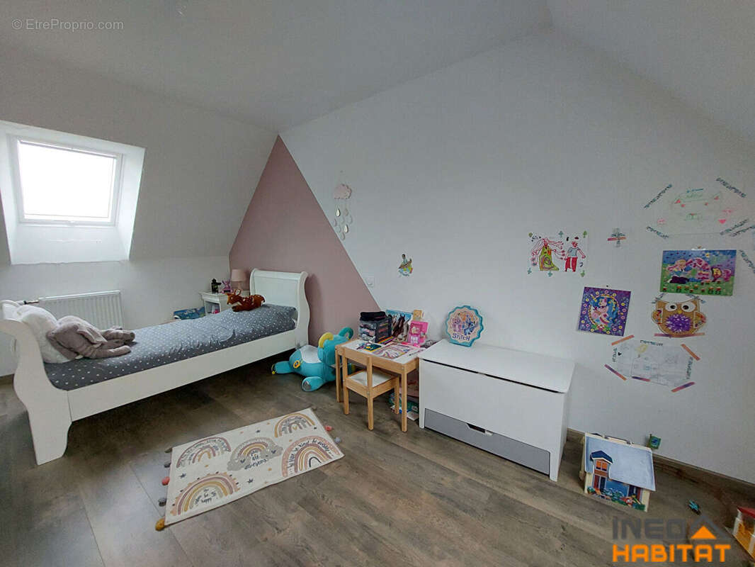 Maison à MEZIERES-SUR-COUESNON