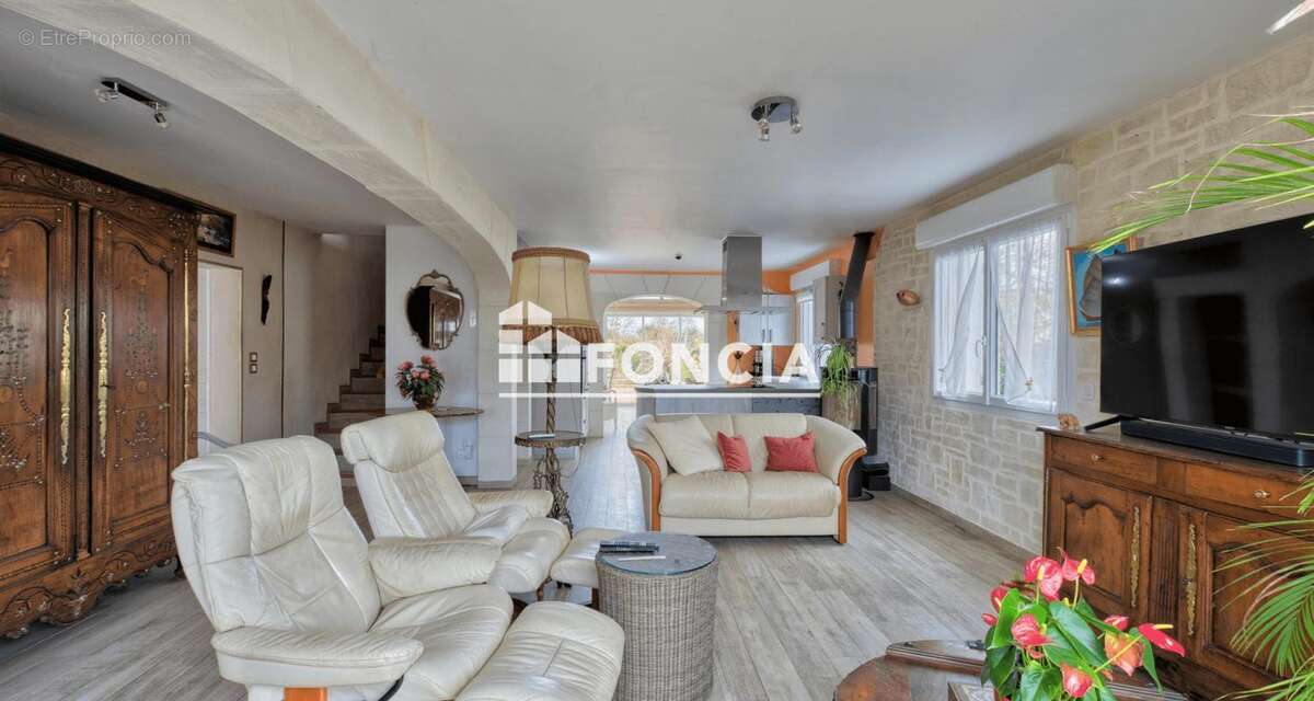 À seulement 400 m de la magnifique plage de Châtelaillon, découvrez cette spacieuse maison qui saura vous séduire ! - photo 4