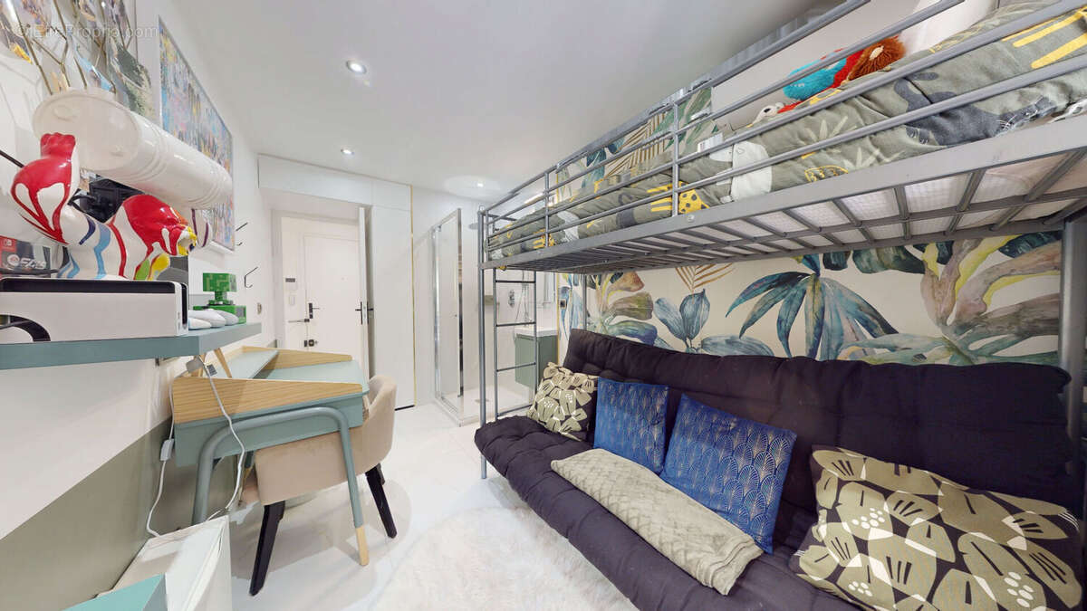 Appartement à SAINT-LAURENT-DU-VAR