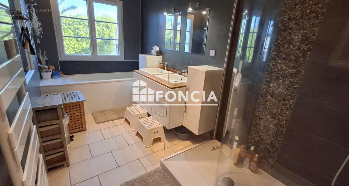 Maison familiale de 175 m² et T2 de 40 m² - photo 6