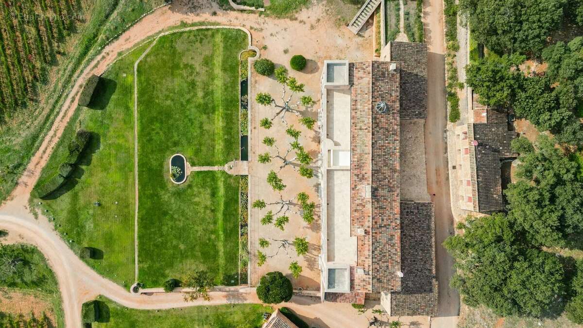 Maison à FOX-AMPHOUX