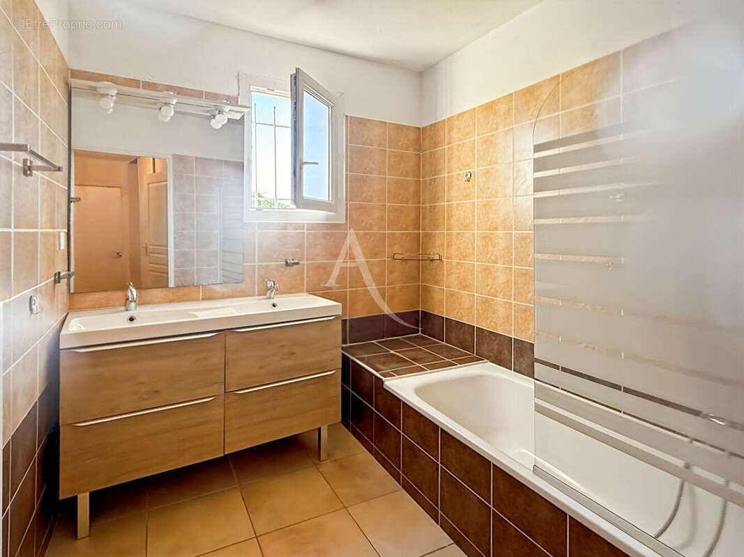 Appartement à MOUGINS