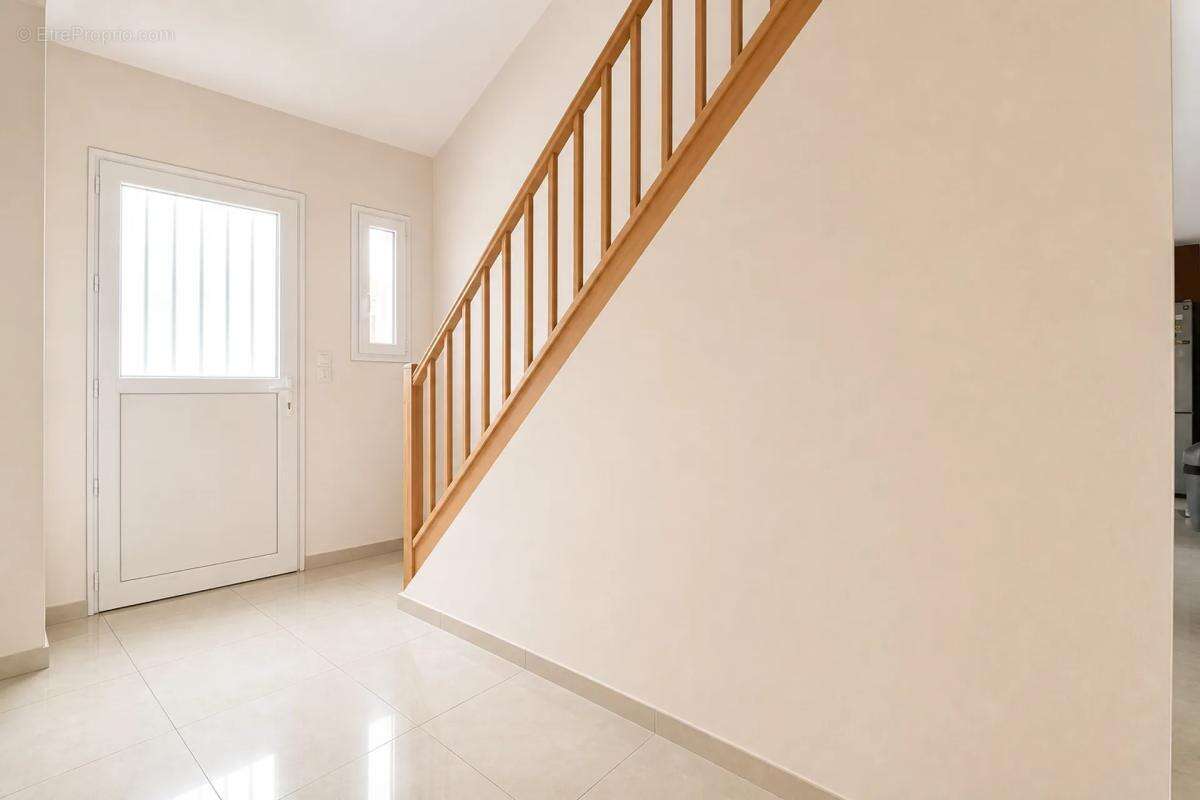 Maison 7 pièces de 197 m2 avec jardin en vente à Courtry - Idéal pour familles - photo 15