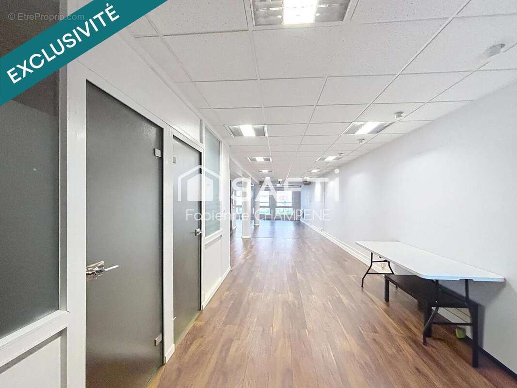 Photo 2 - Commerce à LONS-LE-SAUNIER