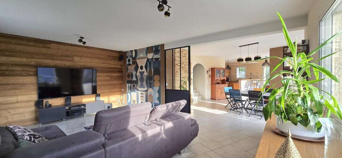 Maison à CHALLES-LES-EAUX