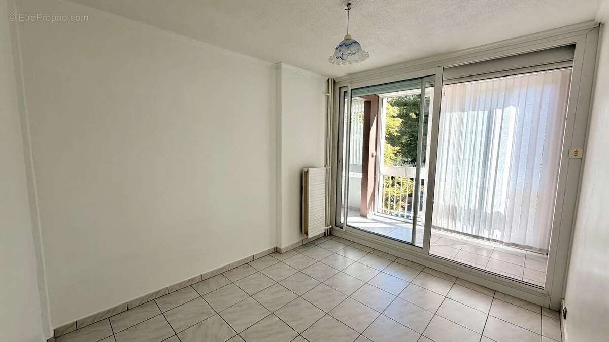 Appartement 80 m² à Vitrolles  - photo 5