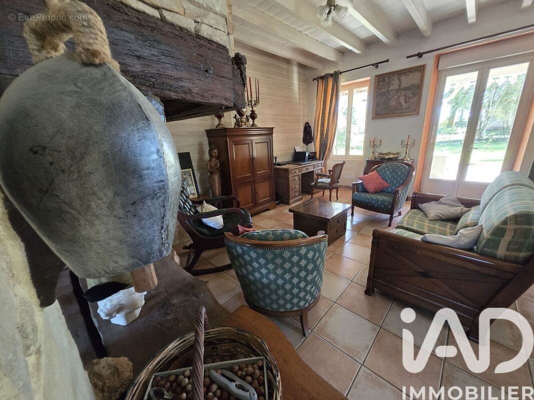 Maison 246 m² à Montignac-De-Lauzun  - photo 4