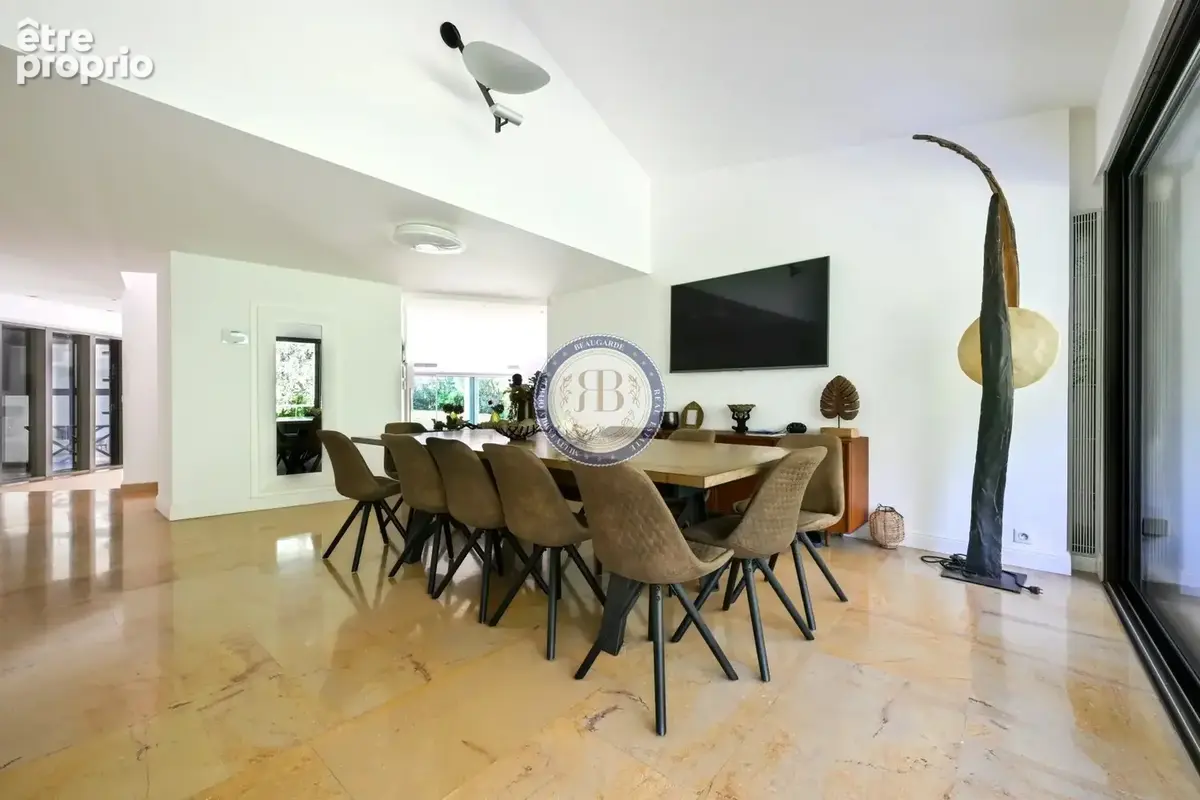 À VENDRE – Villa contemporaine de 12 pièces à Mougins d’un calme absolu. - photo 11