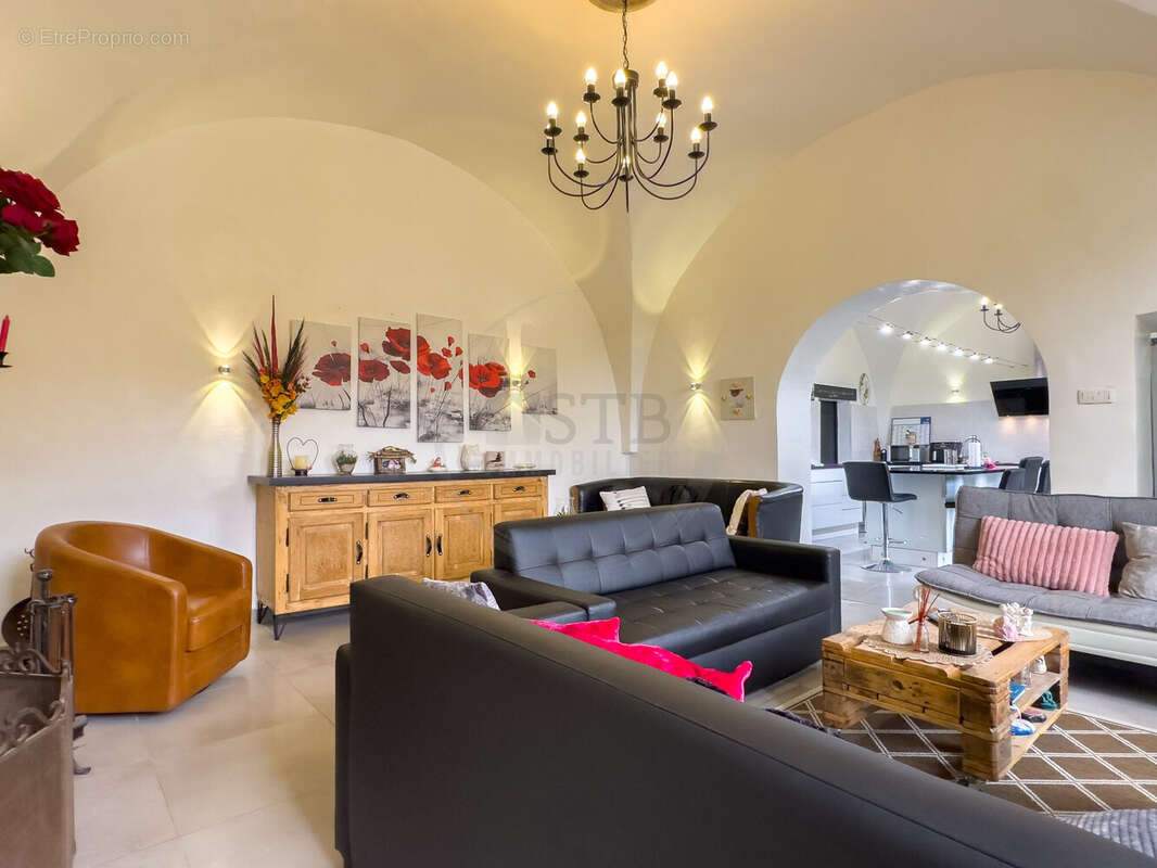 Maison à SAINT-JULIEN-DU-GUA