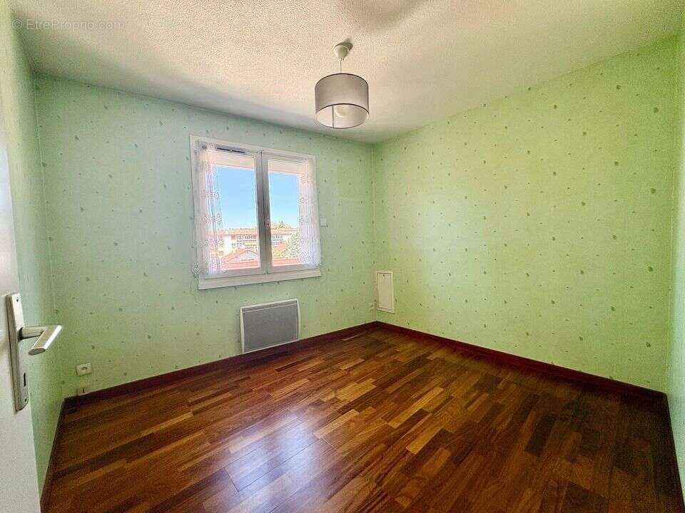 CHAMBRE 2 - Appartement à VILLE-LA-GRAND