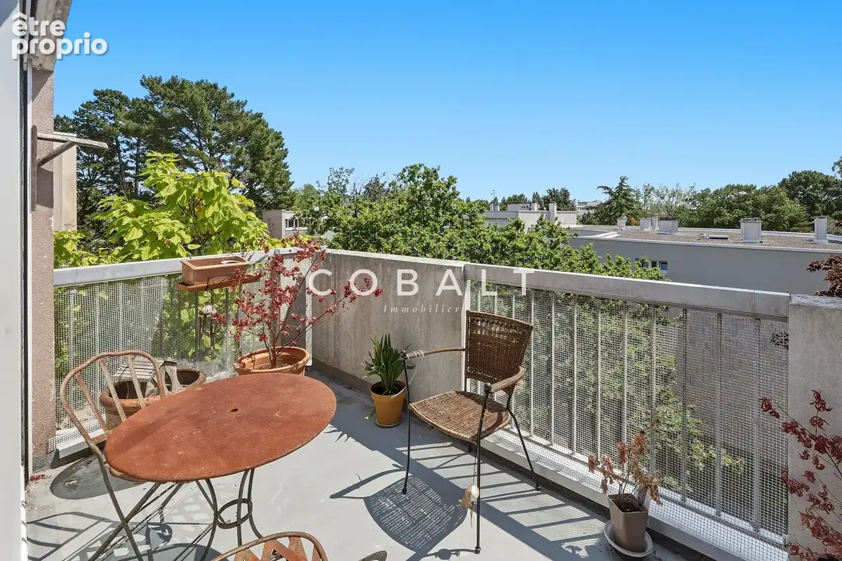 Dernier étage avec terrasse plein sud : un bel appartement familial aux prestations soignées - photo 2