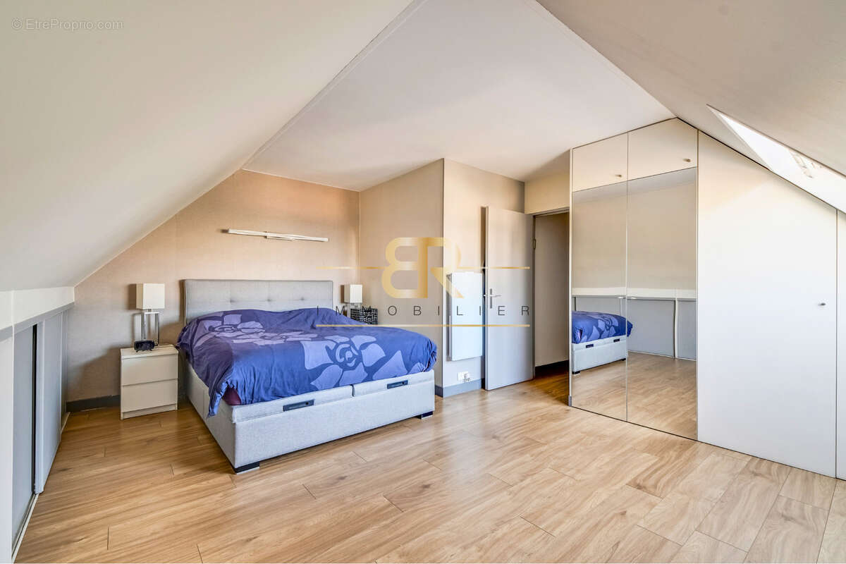 Appartement à CHARENTON-LE-PONT