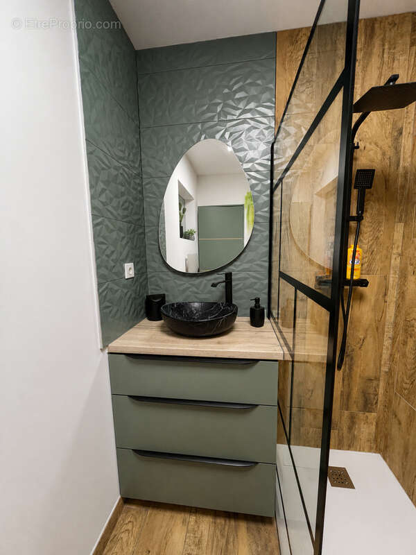 Appartement rénové 78 m2, 2 chambres, cœur historique de Fréjus - photo 8