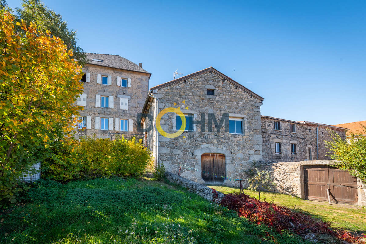 Maison en pierre 215m2 avec dépendances - photo 3