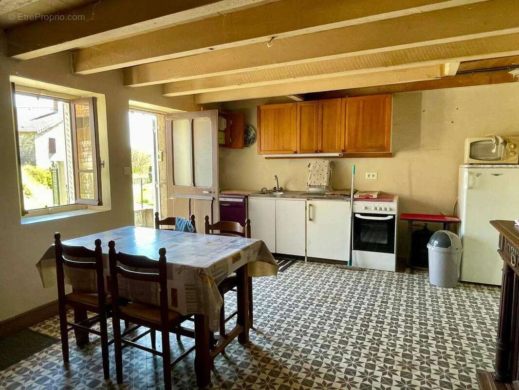 Maison 77 m² à Saint-Medard-La-Rochette  - photo 2