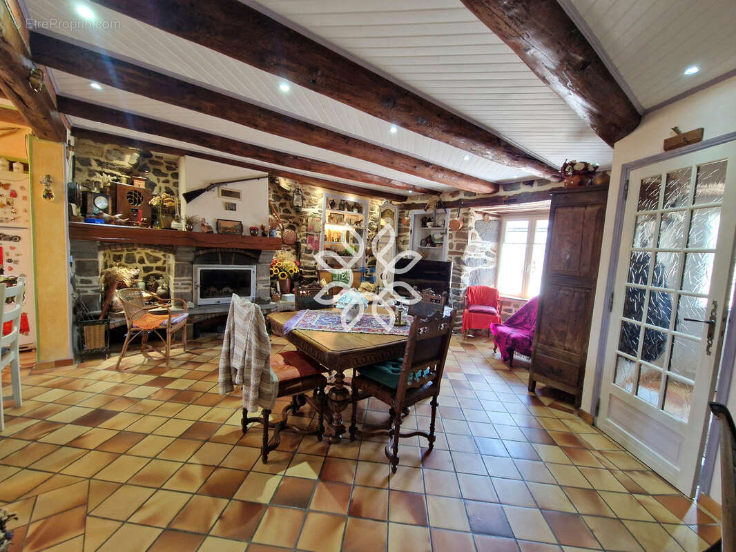 Maison à MASSIAC