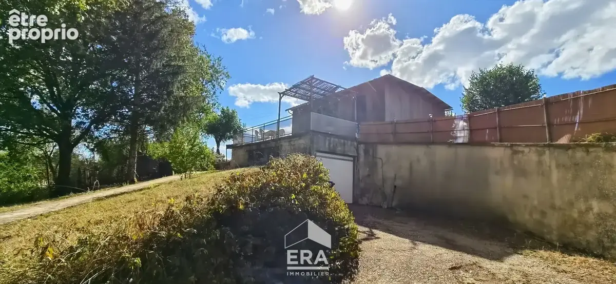 SAINT PIERRE D'AURILLAC - Maison 60m² avec deux chambres + grand garage - 1200m² de terrain - CALME - photo 2
