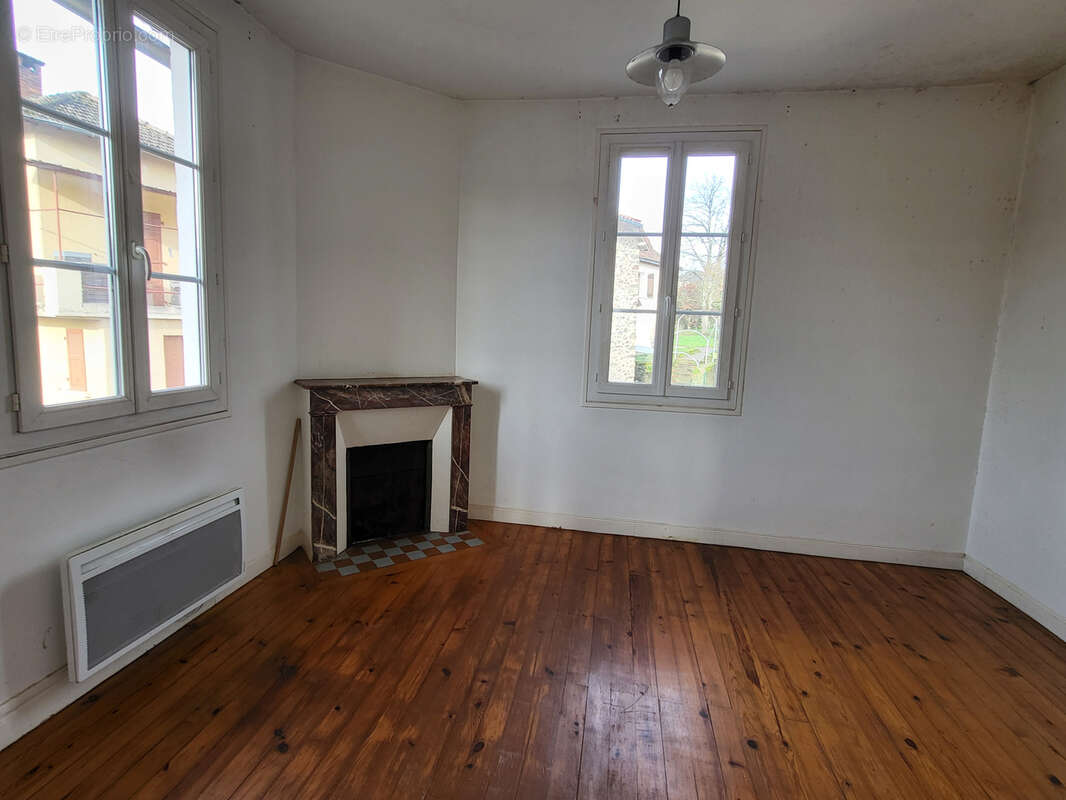 Maison à BAGNAC-SUR-CELE