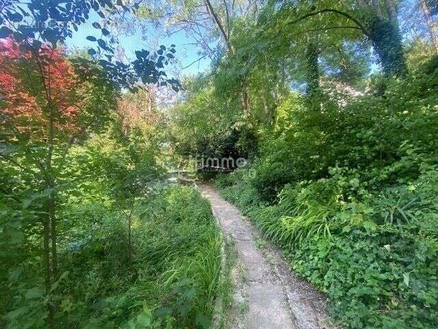 Terrain à CHENNEVIERES-SUR-MARNE