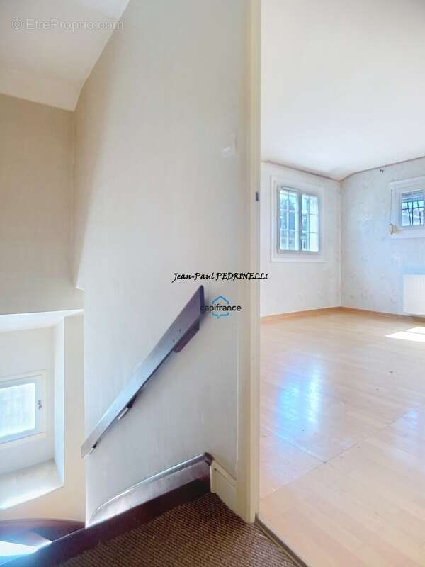 Maison à SAINT-GENIS-LAVAL