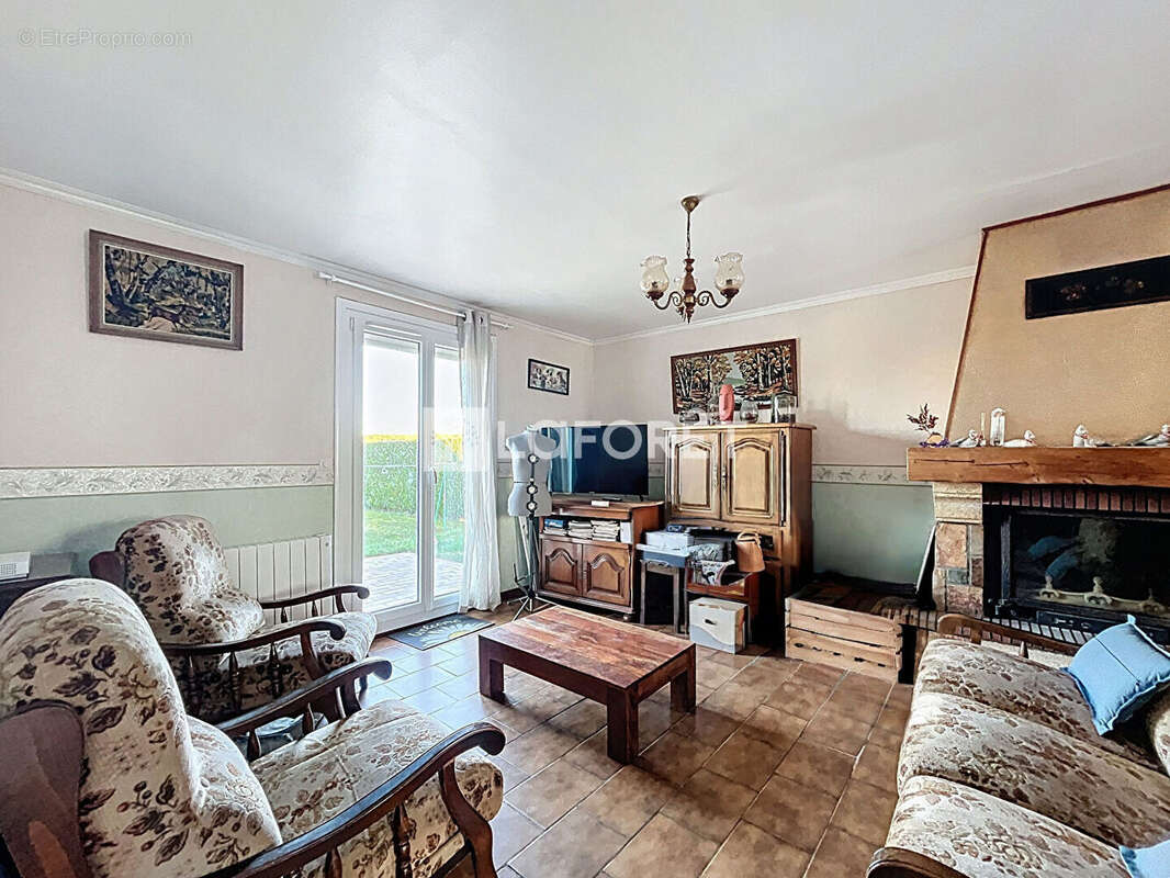 Maison à COURCELLES-SUR-SEINE