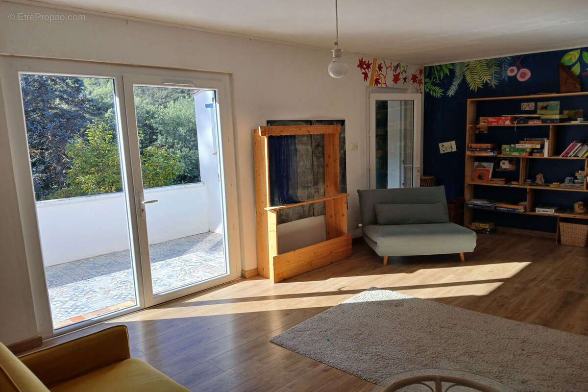 Maison à REYNES