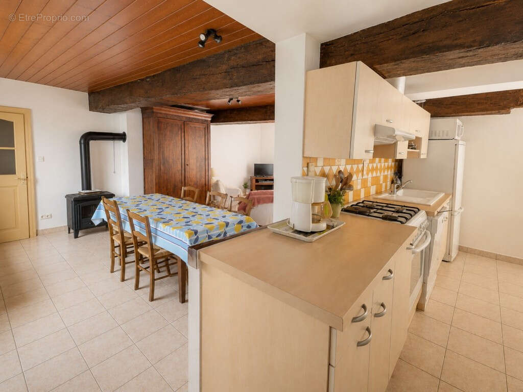 01160 LA TRANCLIÈRE   Propriété de 8 Ha - 1 ferme d’habitation - 1 gîte - 1 hangar   1 pièce d’eau - photo 13