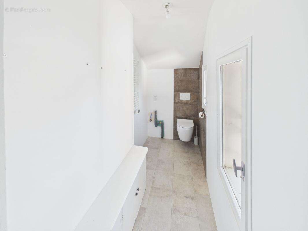 CHAMBÉRY HISTORIQUE - T4 de109.22m² en dernier étage avec cave et greniers - photo 16