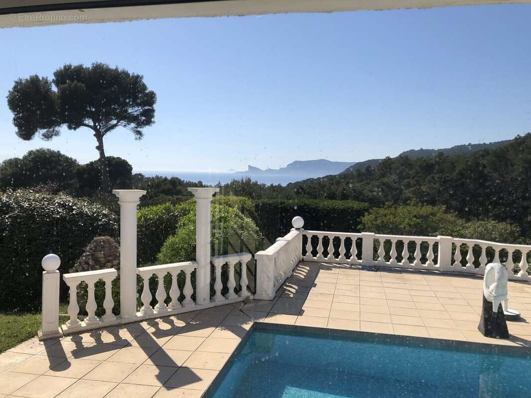 Maison à SAINT-CYR-SUR-MER