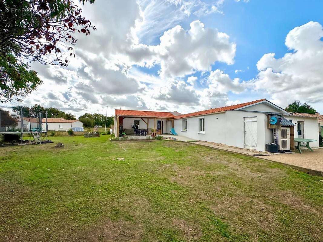 Maison à COMMEQUIERS