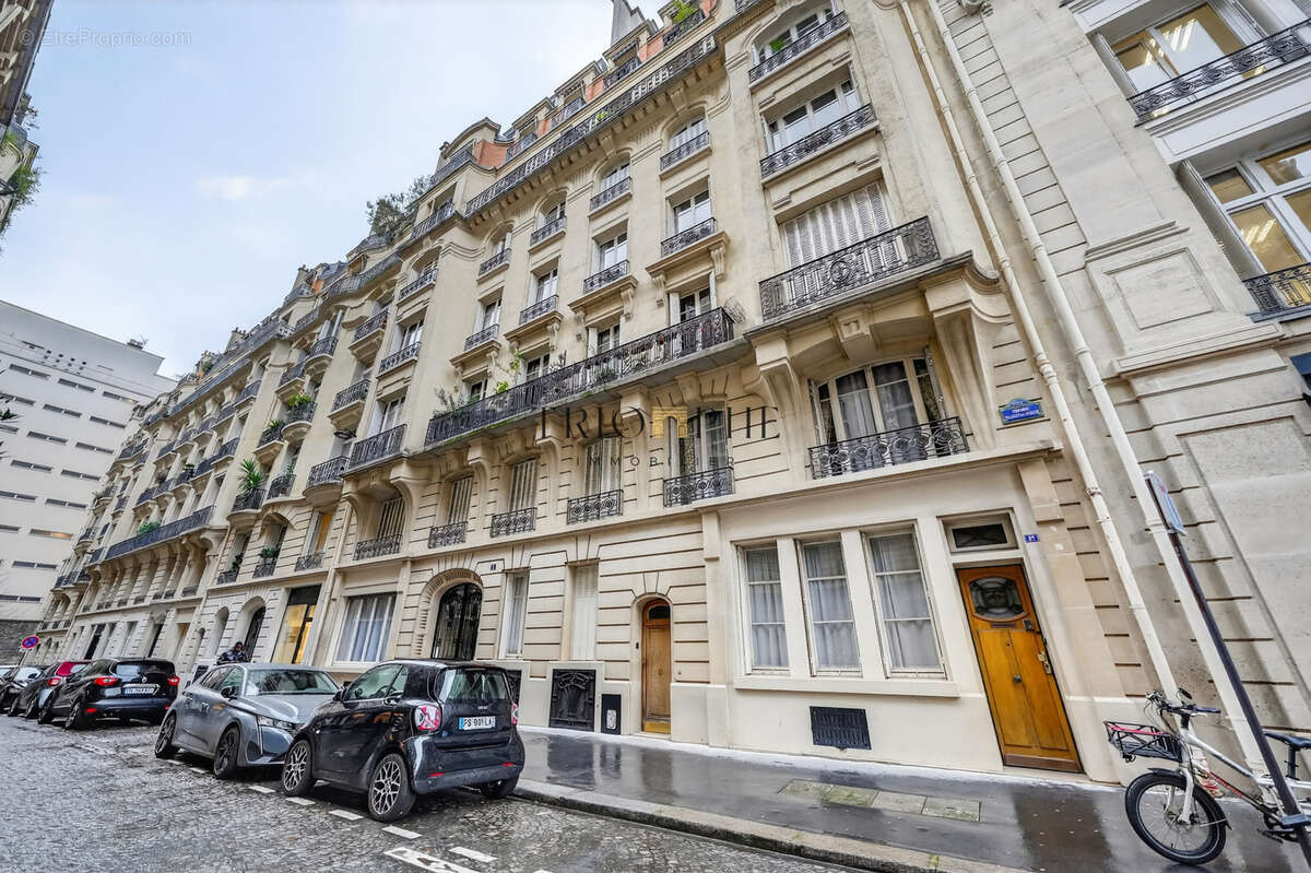 Appartement à PARIS-17E