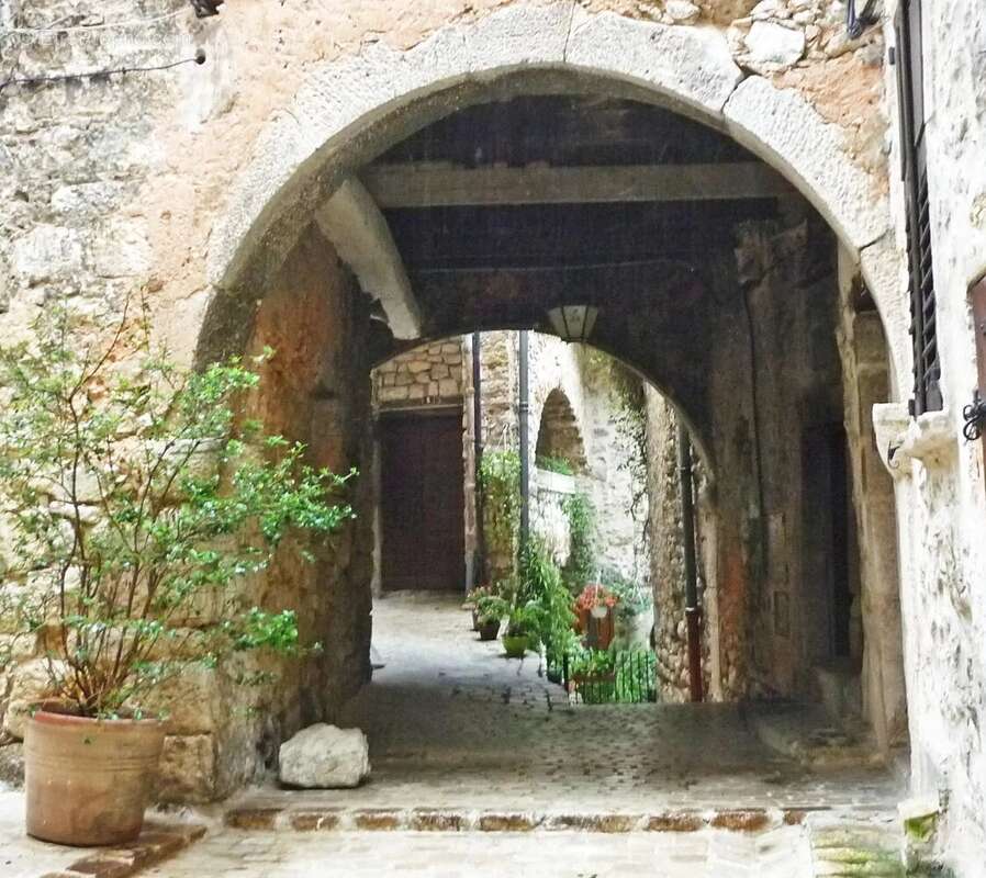 Maison à TOURRETTES-SUR-LOUP