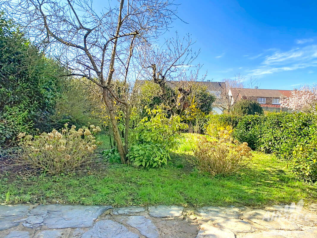 Maison 6/7 pièces DELLE - En impasse, 4 chambres, garage, sous-sol     'Certaines photos ont été modifiées à l - photo 10