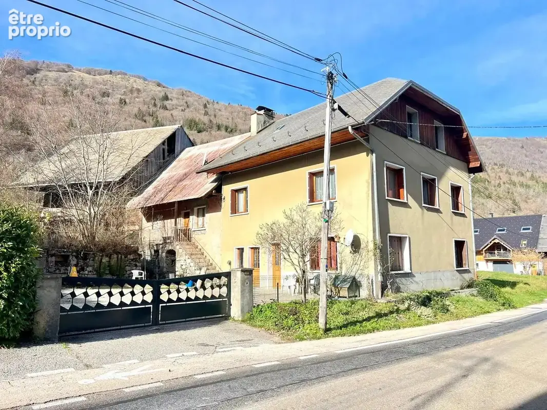 Maison mitoyenne sur 2 niveaux plus combles - photo 1
