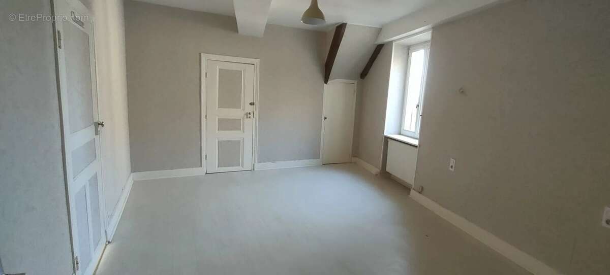 Maison à SAINT-BONNET-DE-JOUX