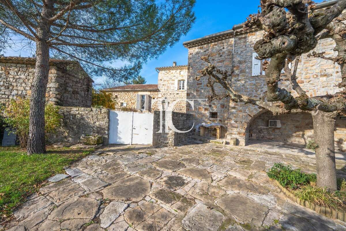 Maison à LABLACHERE