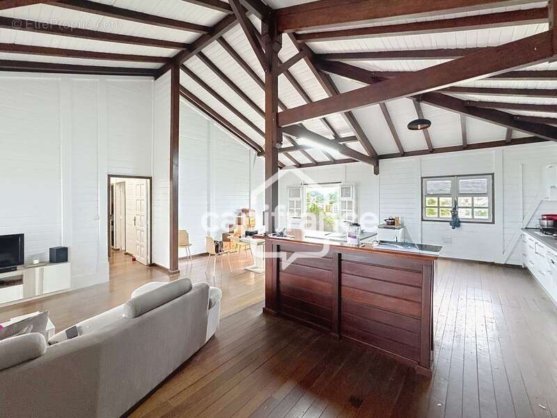 Maison à LES ABYMES