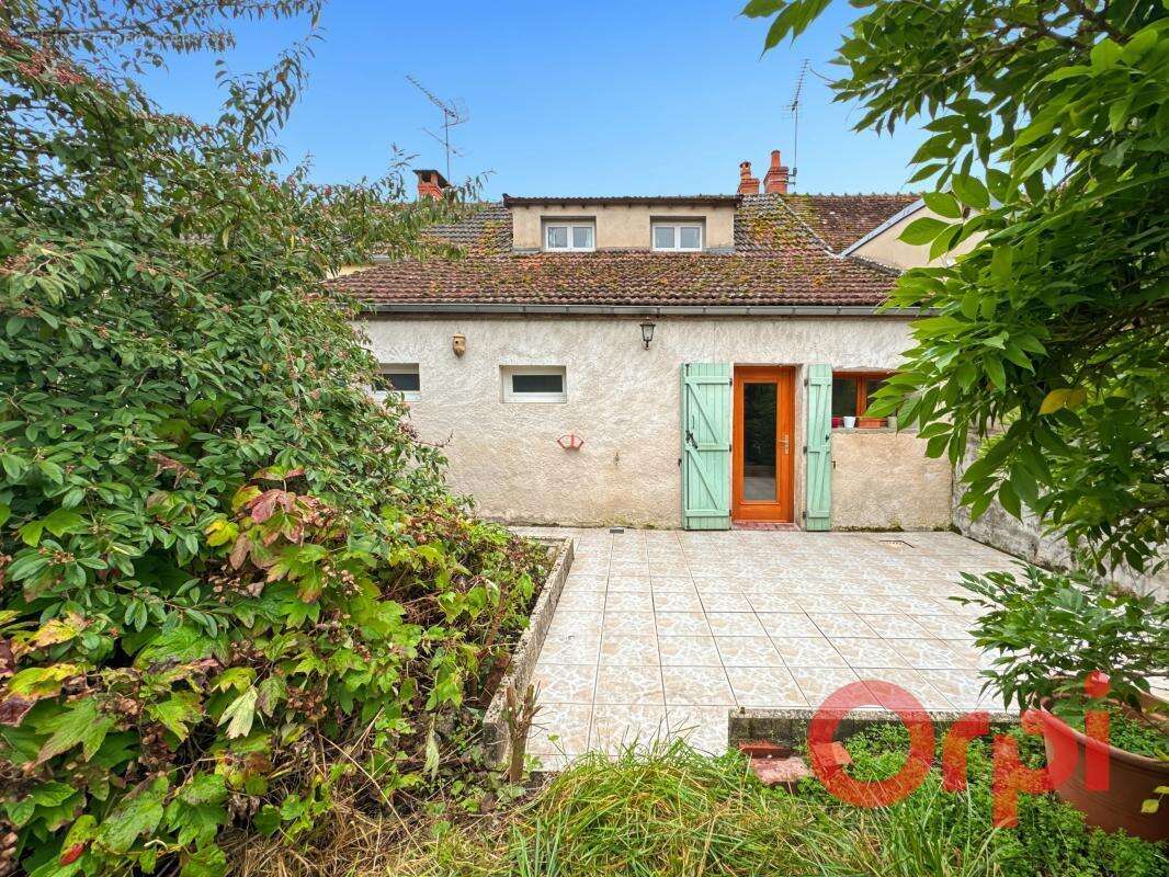 Maison à AINAY-LE-VIEIL