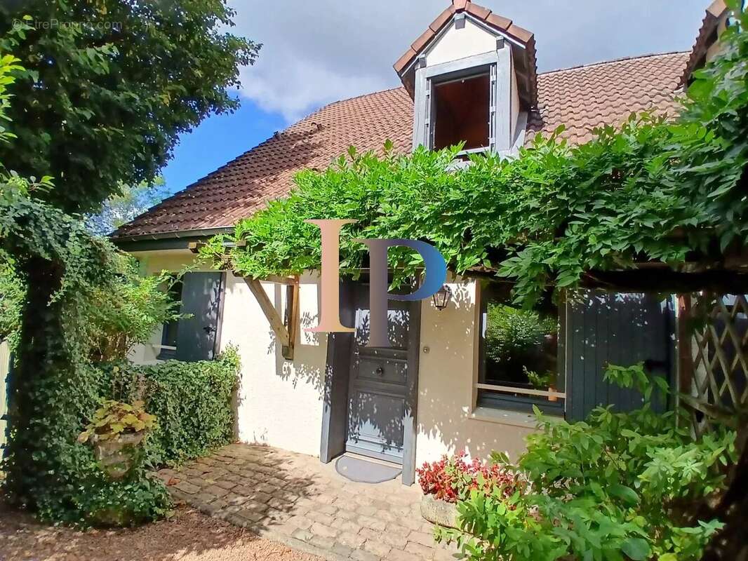 Maison à LA CLAYETTE